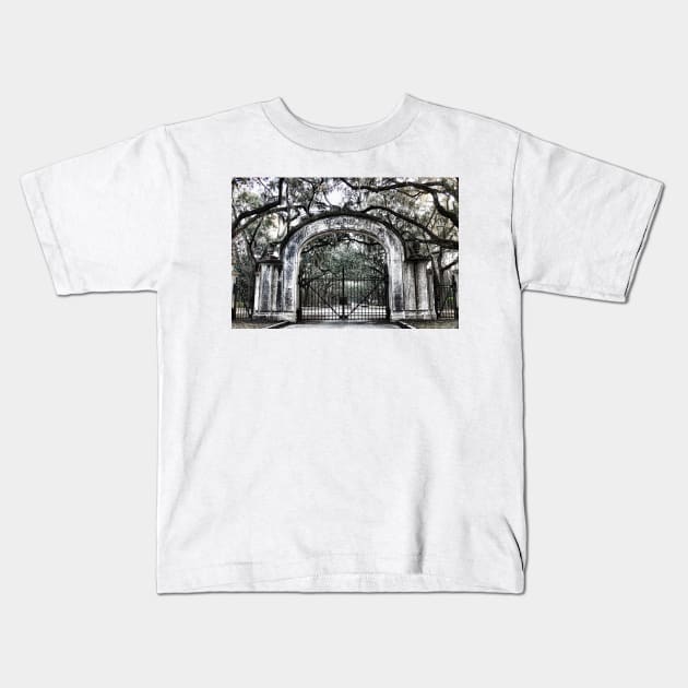 The Gates to Wormsloe Plantation Kids T-Shirt by tgass